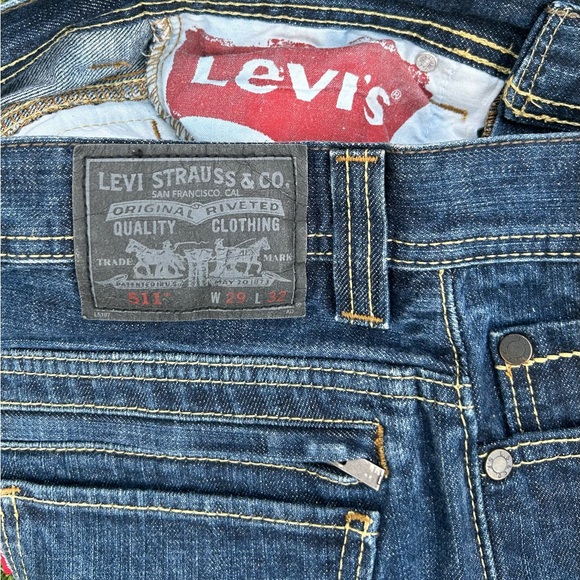 Unique Levi’s 511 jeans w/double back pockets.Tag: 29/32 Please see measurements - Picture 5 of 11